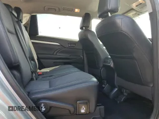 2018 Toyota Highlander LE with VIN 5TDBZRFH0JS809397, listed as a Copart auction lot 61502315 with 131,864 mi miles and Salvage title. Bid and sale history available at DreamBid. Image 11.