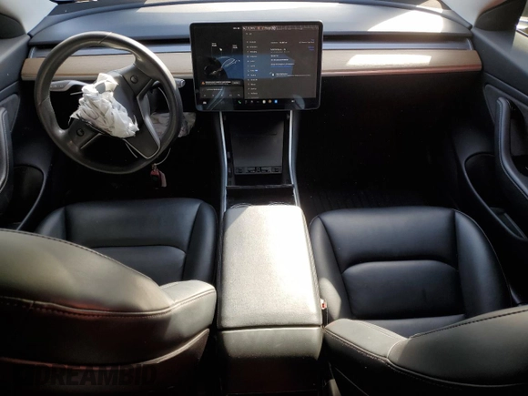 2019 Tesla Model 3 Mid Range z VIN 5YJ3E1EAXKF398909, wystawiony jako Copart lot #52504645 z przebiegiem 101 667 mil mil oraz Szkoda całkowita • Salvage title. Historia ofert i sprzedaży dostępna na DreamBid. Obrazek 8.