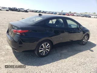 2023 Nissan Versa SV z VIN 3N1CN8EV5PL838140, wystawiony jako Copart lot #54653655 z przebiegiem 53 664 mil mil oraz Szkody całkowita. Historia ofert i sprzedaży dostępna na DreamBid. Obrazek 3.