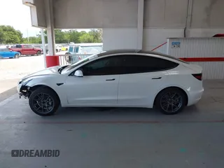 2023 Tesla Model 3 z VIN 5YJ3E1EAXPF606178, wystawiony jako IAAI lot #42543528 z przebiegiem 26 638 mil mil oraz . Historia ofert i sprzedaży dostępna na DreamBid. Obrazek 14.