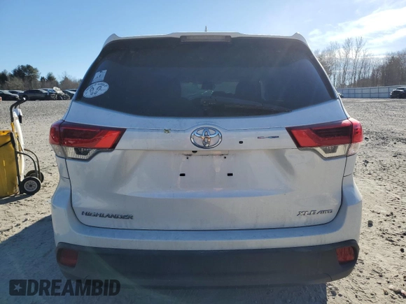 2017 Toyota Highlander XLE with VIN 5TDJZRFH2HS472351, listed as a Copart auction lot 87500745 with 82,955 mi miles and Salvage title. Bid and sale history available at DreamBid. Image 6.