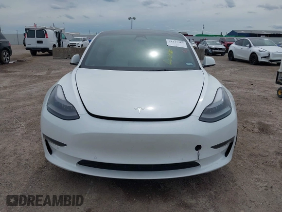 2022 Tesla Model 3 Long Range z VIN 5YJ3E1EB7NF241075, wystawiony jako IAAI lot #42217269 z przebiegiem 28 856 mil mil oraz . Historia ofert i sprzedaży dostępna na DreamBid. Obrazek 12.