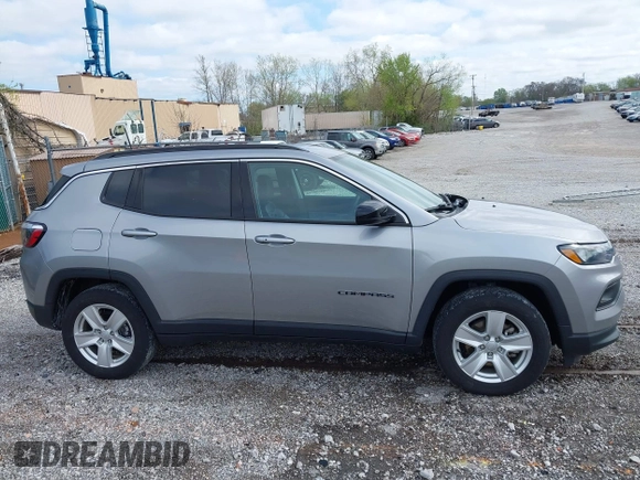 2022 Jeep Compass Latitude with VIN 3C4NJCBB2NT139477, listed as a IAAI auction lot 41965959 with 25,098 mi miles and . Bid and sale history available at carsss.com. Image 13.