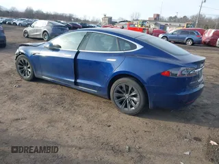 2018 Tesla Model S 75D z VIN 5YJSA1E28JF296944, wystawiony jako IAAI lot #41298541 z przebiegiem 29 828 mil mil oraz . Historia ofert i sprzedaży dostępna na DreamBid. Obrazek 3.