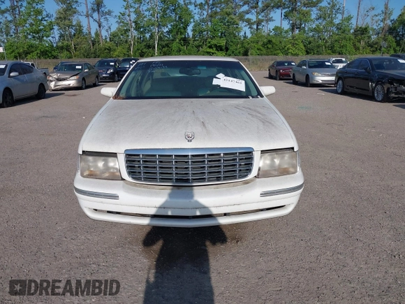 1999 Cadillac DeVille z VIN 1G6KD54Y7XU720668, wystawiony jako IAAI lot #42147461 z przebiegiem 92 054 mil mil oraz . Historia ofert i sprzedaży dostępna na DreamBid. Obrazek 6.