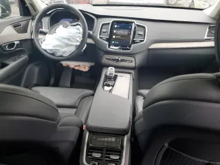 2025 Volvo XC90 Ultra z VIN YV4062JF9S1345566, wystawiony jako Copart lot #57229865 z przebiegiem 1746 mil mil oraz Szkoda całkowita • Salvage title. Historia ofert i sprzedaży dostępna na DreamBid. Obrazek 8.