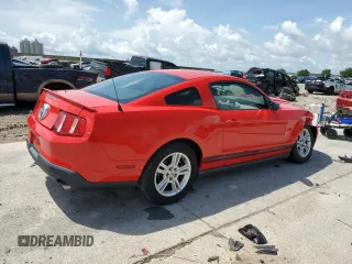 2011 Ford Mustang V6 z VIN 1ZVBP8AM1B5115763, wystawiony jako Copart lot #60363705 z przebiegiem 165 224 mil mil oraz Szkoda całkowita • Salvage title. Historia ofert i sprzedaży dostępna na DreamBid. Obrazek 3.