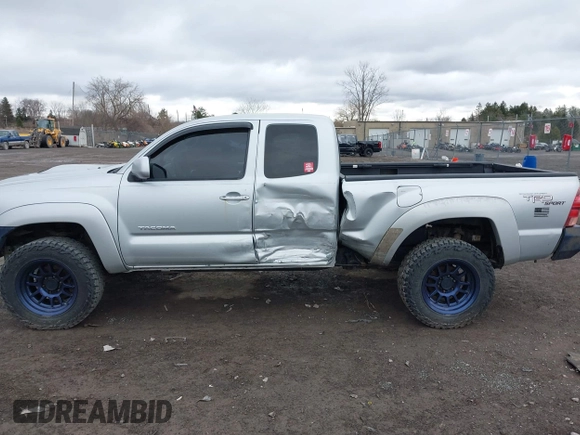 2006 Toyota Tacoma with VIN 5TEUU42N26Z153137, listed as a IAAI auction lot 41802170 with 206,156 mi miles. Bid and sale history available at carsss.com. Image 14.