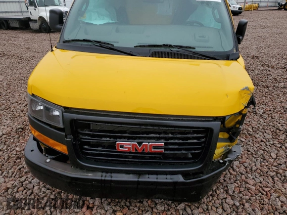 2024 GMC Savana z VIN 1GD07RFP4R1176136, wystawiony jako Copart lot #47645825 z przebiegiem Nie podano mil oraz Szkoda całkowita • Salvage title. Historia ofert i sprzedaży dostępna na DreamBid. Obrazek 12.