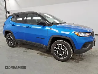 2025 Jeep Compass Trailhawk with VIN 3C4NJDDN0ST536792, listed as a Copart auction lot 61690425 with 14,512 mi miles and Clean title. Bid and sale history available at DreamBid. Image 4.