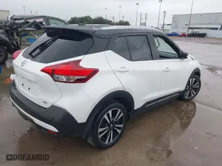 2020 Nissan Kicks SR with VIN 3N1CP5DV2LL533845, listed as a IAAI auction lot 41551306 with 61,887 mi miles. Bid and sale history available at carsss.com. Image 4.