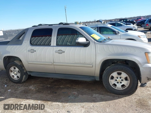 2007 Chevrolet Avalanche 3LT z VIN 3GNEC12047G179026, wystawiony jako IAAI lot #41225020 z przebiegiem 183 482 mil mil oraz . Historia ofert i sprzedaży dostępna na DreamBid. Obrazek 13.