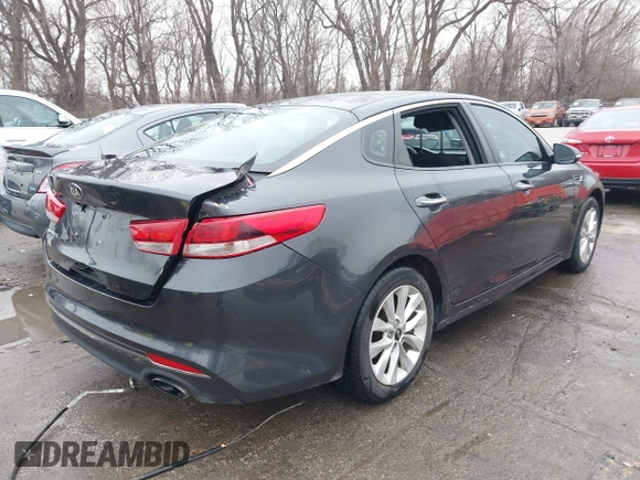 2017 Kia Optima LX z VIN 5XXGT4L38HG139029, wystawiony jako IAAI lot #41170780 z przebiegiem 131 201 mil mil oraz . Historia ofert i sprzedaży dostępna na DreamBid. Obrazek 4.