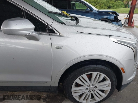 2018 Cadillac XT5 Premium Luxury FWD z VIN 1GYKNERS7JZ214504, wystawiony jako IAAI lot #40067507 z przebiegiem Nie podano mil oraz . Historia ofert i sprzedaży dostępna na DreamBid. Obrazek 11.