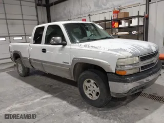 2002 Chevrolet Silverado 1500 LT with VIN 2GCEK19T021290878, listed as a IAAI auction lot 41715052 with 299,629 mi miles. Bid and sale history available at carsss.com. Image 1.