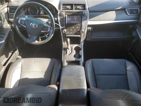 2015 Toyota Camry XLE z VIN 4T1BF1FKXFU100867, wystawiony jako Copart lot #58557775 z przebiegiem 343 934 mil mil oraz Szkoda całkowita • Salvage title. Historia ofert i sprzedaży dostępna na DreamBid. Obrazek 8.