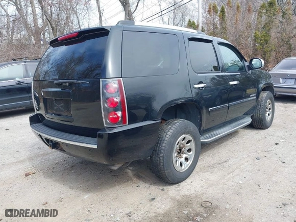 2011 GMC Yukon Denali with VIN 1GKS2EEF2BR308822, listed as a IAAI auction lot 41897093 with 197,961 mi miles. Bid and sale history available at carsss.com. Image 4.