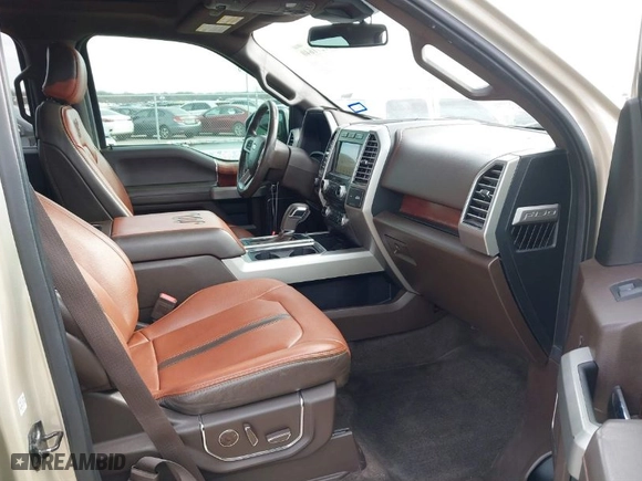 2018 Ford F-150 XL with VIN 1FTEW1E58JFB43615, listed as a IAAI auction lot 41271640 with 121,891 mi miles. Bid and sale history available at carsss.com. Image 5.