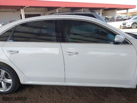 2015 Volkswagen Passat 1.8T S with VIN 1VWAT7A39FC109381, listed as a IAAI auction lot 41413429 with 132,150 mi miles. Bid and sale history available at carsss.com. Image 13.