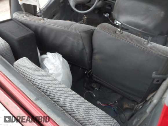 1993 Toyota Pickup DLX z VIN JT4RN93P3P5078629, wystawiony jako IAAI lot #41497529 z przebiegiem 303 435 mil mil oraz . Historia ofert i sprzedaży dostępna na DreamBid. Obrazek 8.