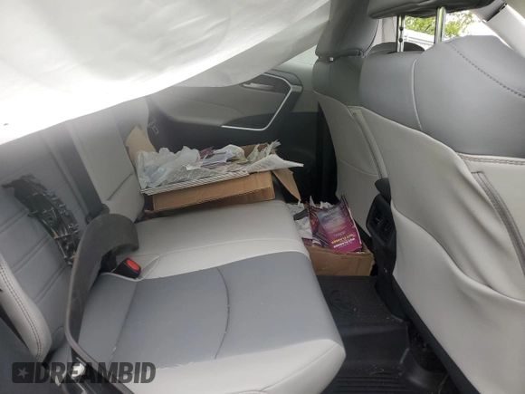 2024 Toyota RAV4 Hybrid XLE Premium z VIN 4T3B6RFVXRU173774, wystawiony jako Copart lot #57258085 z przebiegiem Nie podano mil oraz Szkoda całkowita • Salvage title. Historia ofert i sprzedaży dostępna na DreamBid. Obrazek 11.