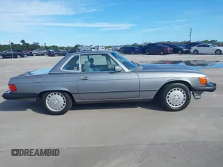 1988 Mercedes-Benz 560 SL with VIN WDBBA48D0JA088479, listed as a IAAI auction lot 41272731 with 91,858 mi miles and . Bid and sale history available at DreamBid. Image 13.