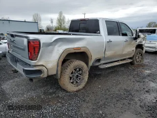 2020 GMC Sierra 3500HD Denali z VIN 1GT49WEY8LF200666, wystawiony jako Copart lot #52088525 z przebiegiem 103 613 mil mil oraz Szkody całkowita. Historia ofert i sprzedaży dostępna na DreamBid. Obrazek 3.