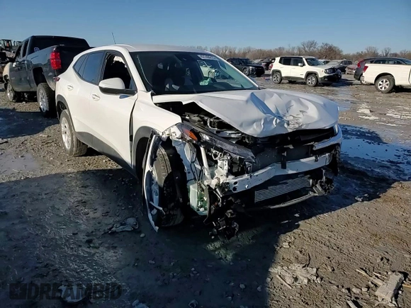 2025 Chevrolet Trax LS with VIN KL77LFEP9SC045001, listed as a Copart auction lot 42746215 with 16,184 mi miles and Salvage Title. Bid and sale history available at DreamBid. Image 12.