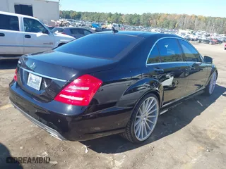 2010 Mercedes-Benz S-Class S 550 with VIN WDDNG7BB2AA345329, listed as a IAAI auction lot 40831016 with 127,004 mi miles. Bid and sale history available at carsss.com. Image 4.