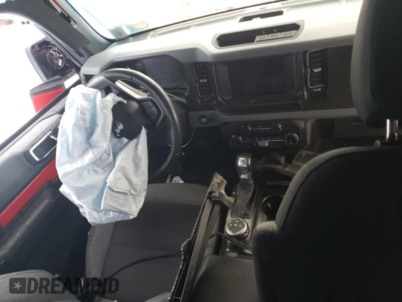 2022 Ford Bronco z VIN 1FMDE5AH6NLB67534, wystawiony jako Copart lot #44528055 z przebiegiem 20 937 mil mil oraz Szkoda całkowita • Salvage title. Historia ofert i sprzedaży dostępna na DreamBid. Obrazek 8.