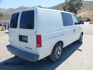 2004 Chevrolet Astro Cargo z VIN 1GCDM19X24B114698, wystawiony jako IAAI lot #42235338 z przebiegiem 253 944 mil mil oraz . Historia ofert i sprzedaży dostępna na DreamBid. Obrazek 4.