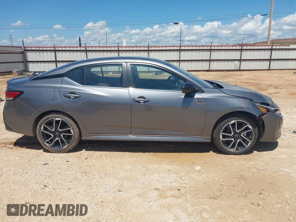 2025 Nissan Sentra SR z VIN 3N1AB8DV5SY305783, wystawiony jako IAAI lot #42480852 z przebiegiem 5 377 mil mil oraz . Historia ofert i sprzedaży dostępna na DreamBid. Obrazek 13.