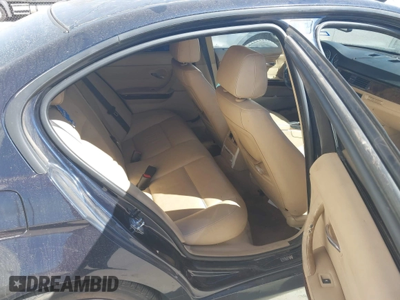 2007 BMW 3 Series 328i z VIN WBAVA33567KX83770, wystawiony jako IAAI lot #41526173 z przebiegiem 117 995 mil mil oraz . Historia ofert i sprzedaży dostępna na DreamBid. Obrazek 8.