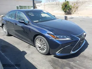 2019 Lexus ES with VIN 58ABZ1B16KU039556, listed as a IAAI auction lot 41696491 with 31,400 mi miles. Bid and sale history available at carsss.com. Image 1.