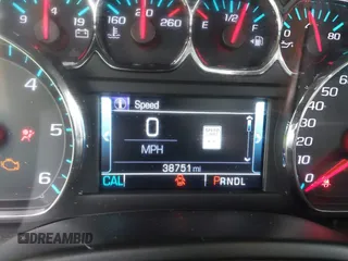 2018 Chevrolet Suburban Premier z VIN 1GNSKJKC2JR250540, wystawiony jako IAAI lot #41475451 z przebiegiem 38 751 mil mil oraz . Historia ofert i sprzedaży dostępna na DreamBid. Obrazek 15.