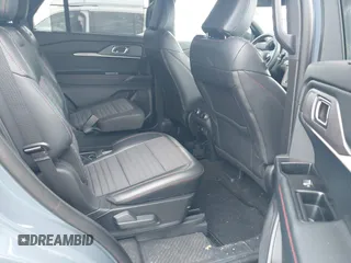 2025 Ford Explorer ST-Line с VIN 1FMUK7KH9SGA91850, выставлен на аукционе IAAI как лот 42028931 с пробегом 5 770 миль миль и . История ставок и продаж доступна на DreamBid. Изображение 8.