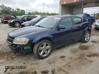 2013 Dodge Avenger SXT z VIN 1C3CDZCB5DN711788, wystawiony jako Copart lot #58765155 z przebiegiem 144 510 mil mil oraz Szkoda całkowita • Salvage title. Historia ofert i sprzedaży dostępna na DreamBid. Obrazek 1.