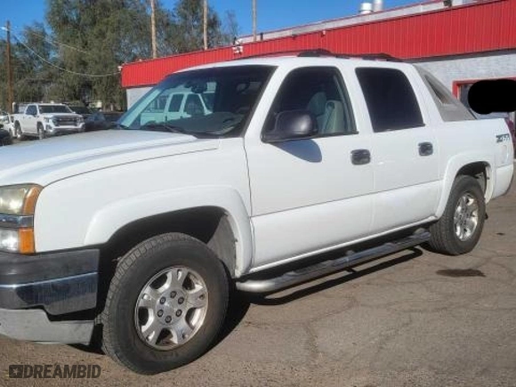 2004 Chevrolet Avalanche with VIN 3GNEC12TX4G179716, listed as a Copart auction lot 44636285 with 152,688 mi miles and Clean Title. Bid and sale history available at carsss.com. Image 2.