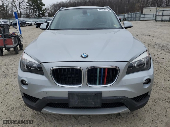 2014 BMW X1 xDrive28i with VIN WBAVL1C52EVY13518, listed as a Copart auction lot 48567775 with 0 mi miles and Salvage Title. Bid and sale history available at carsss.com. Image 5.