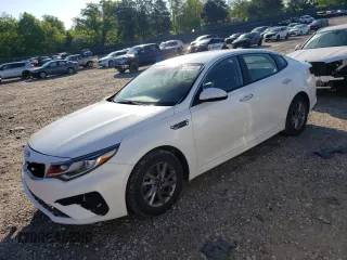 2020 Kia Optima LX z VIN 5XXGT4L31LG427953, wystawiony jako Copart lot #55833535 z przebiegiem 117 970 mil mil oraz Szkoda całkowita • Salvage title. Historia ofert i sprzedaży dostępna na DreamBid. Obrazek 1.