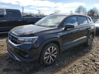 2022 Volkswagen Taos SE with VIN 3VVLX7B23NM090573, listed as a Copart auction lot 43886073 with 930 mi miles. Bid and sale history available at carsss.com. Image 1.