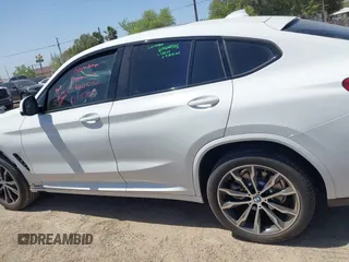 2025 BMW X4 xDrive30i z VIN 5UX33DT05S9X68660, wystawiony jako IAAI lot #41827872 z przebiegiem 8020 mil mil oraz . Historia ofert i sprzedaży dostępna na DreamBid. Obrazek 15.