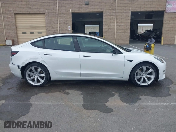 2023 Tesla Model 3 z VIN 5YJ3E1EA8PF437584, wystawiony jako IAAI lot #42112679 z przebiegiem 52 574 mil mil oraz . Historia ofert i sprzedaży dostępna na DreamBid. Obrazek 13.