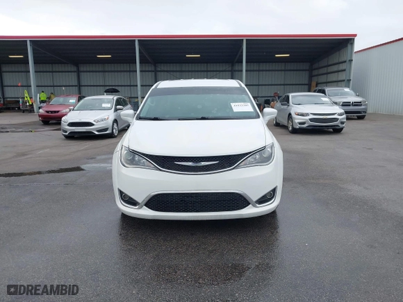 2020 Chrysler Pacifica Touring with VIN 2C4RC1FG4LR135808, listed as a IAAI auction lot 41932205 with 152,073 mi miles. Bid and sale history available at carsss.com. Image 12.