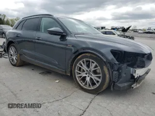 2021 Audi e-tron Prestige z VIN WA1VABGE0MB004327, wystawiony jako Copart lot #51814545 z przebiegiem 16 460 mil mil oraz Szkoda całkowita • Salvage title. Historia ofert i sprzedaży dostępna na DreamBid. Obrazek 4.
