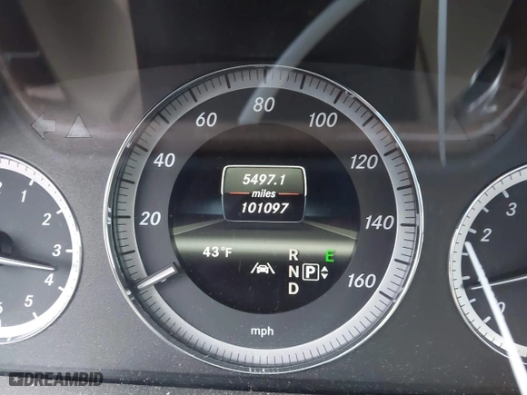 2013 Mercedes-Benz E-Class E 350 Luxury with VIN WDDHF8JB7DA708803, listed as a IAAI auction lot 41559901 with 101,097 mi miles. Bid and sale history available at carsss.com. Image 15.