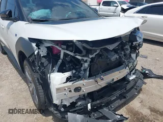 2024 Subaru Solterra Premium z VIN JTMABABA6RA053657, wystawiony jako IAAI lot #42451075 z przebiegiem 13 805 mil mil oraz . Historia ofert i sprzedaży dostępna na DreamBid. Obrazek 6.
