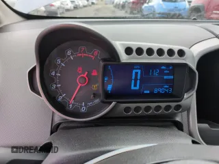 2012 Chevrolet Sonic LT z VIN 1G1JD5SH2C4164834, wystawiony jako Copart lot #53425665 z przebiegiem 89 043 mil mil oraz Szkoda całkowita • Salvage title. Historia ofert i sprzedaży dostępna na DreamBid. Obrazek 9.