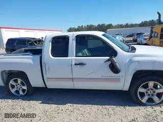 2007 Chevrolet Silverado 1500 LT w/1LT with VIN 1GCEC19J57Z502572, listed as a IAAI auction lot 36419017 with 408,345 mi miles. Bid and sale history available at carsss.com. Image 13.