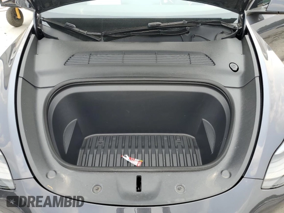 2024 Tesla Model Y Long Range with VIN 7SAYGDEE0RA255613, listed as a Copart auction lot 58993085 with 39,336 mi miles and Salvage title. Bid and sale history available at DreamBid. Image 12.